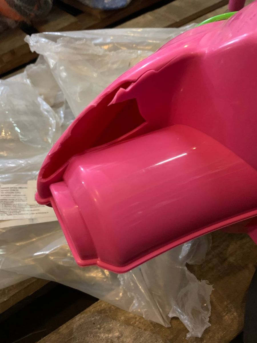 Уценка.  Каталка "Байк Спорт" (розовый) - отбит кусок пластика внизу на сидении, нет звука