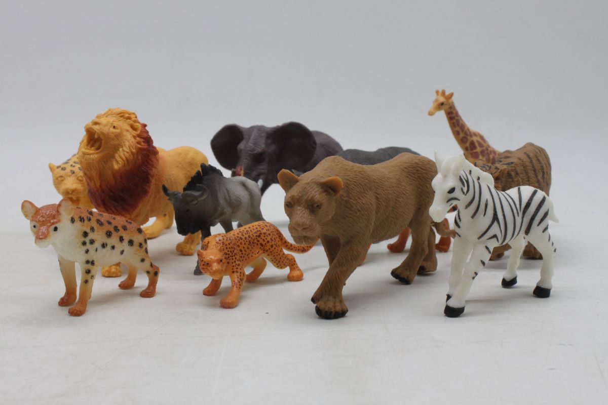 Набір тварин "Дикі тварини", 12 фігурок