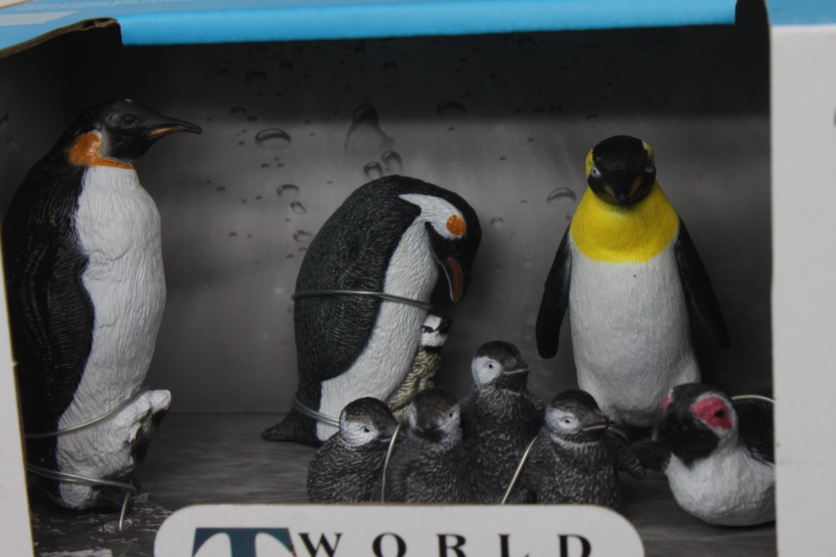 Набор фигурок "World Model Series: Пингвины" (вид 3)
