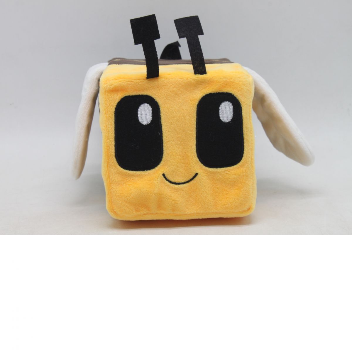 Мягкая подарочная игрушка "Пчёлка Пиксель" 18 см