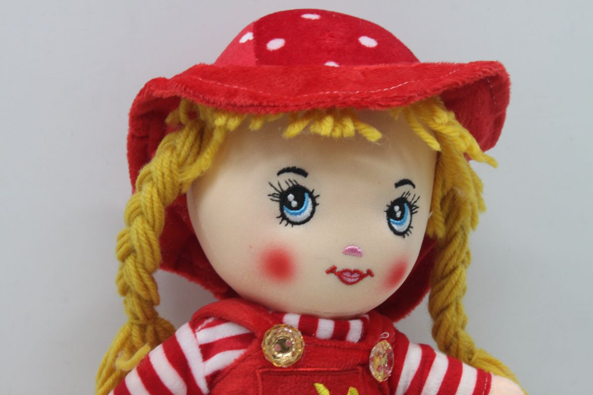 Мʼяка лялька "Маринка" у червоному (32 см)