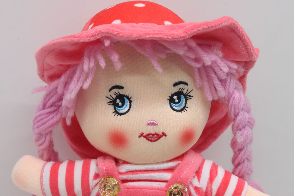 Мягкая кукла "Маринка" в персиковом (32 см)