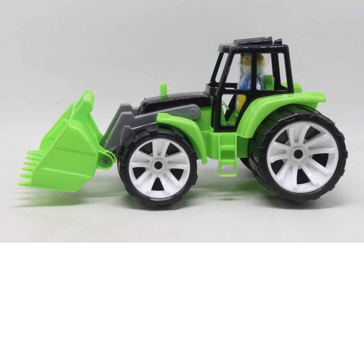 Пластиковый трактор с ковшом (черно-зеленый)