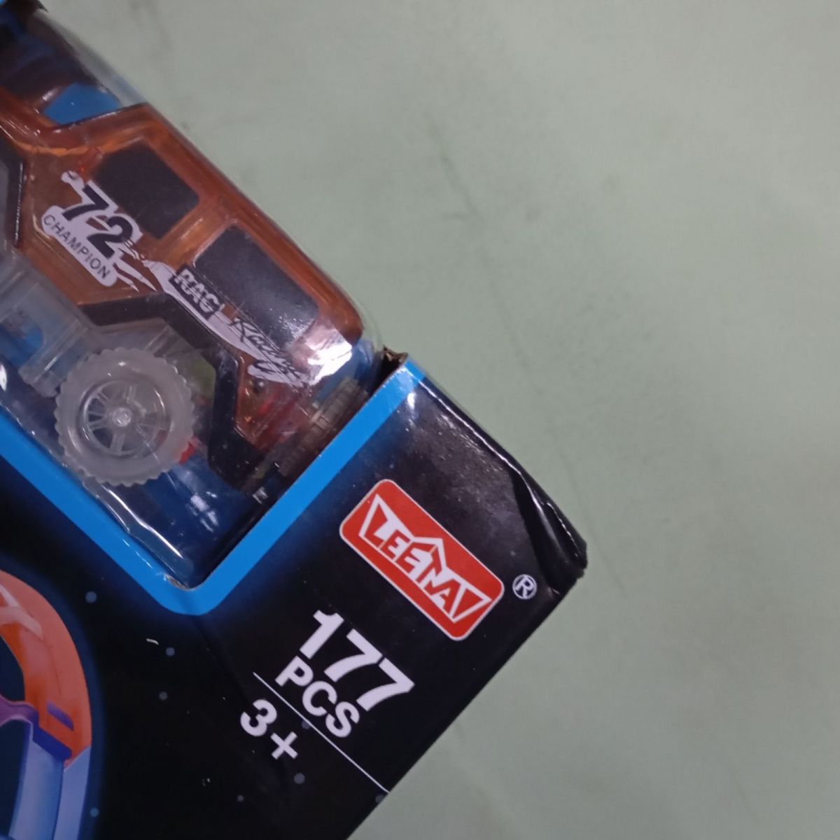 Уцінка.  Трек що світиться з машинкою (177 деталей) зламане кріплення на машинці  фото 2 Уцінка.  Трек що світиться з машинкою (177 деталей) зламане кріплення на машинці  фото 2