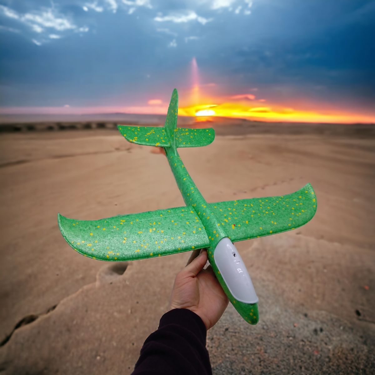 Пенопластовый самолет пенолет, 48 см, со светом (зеленый)