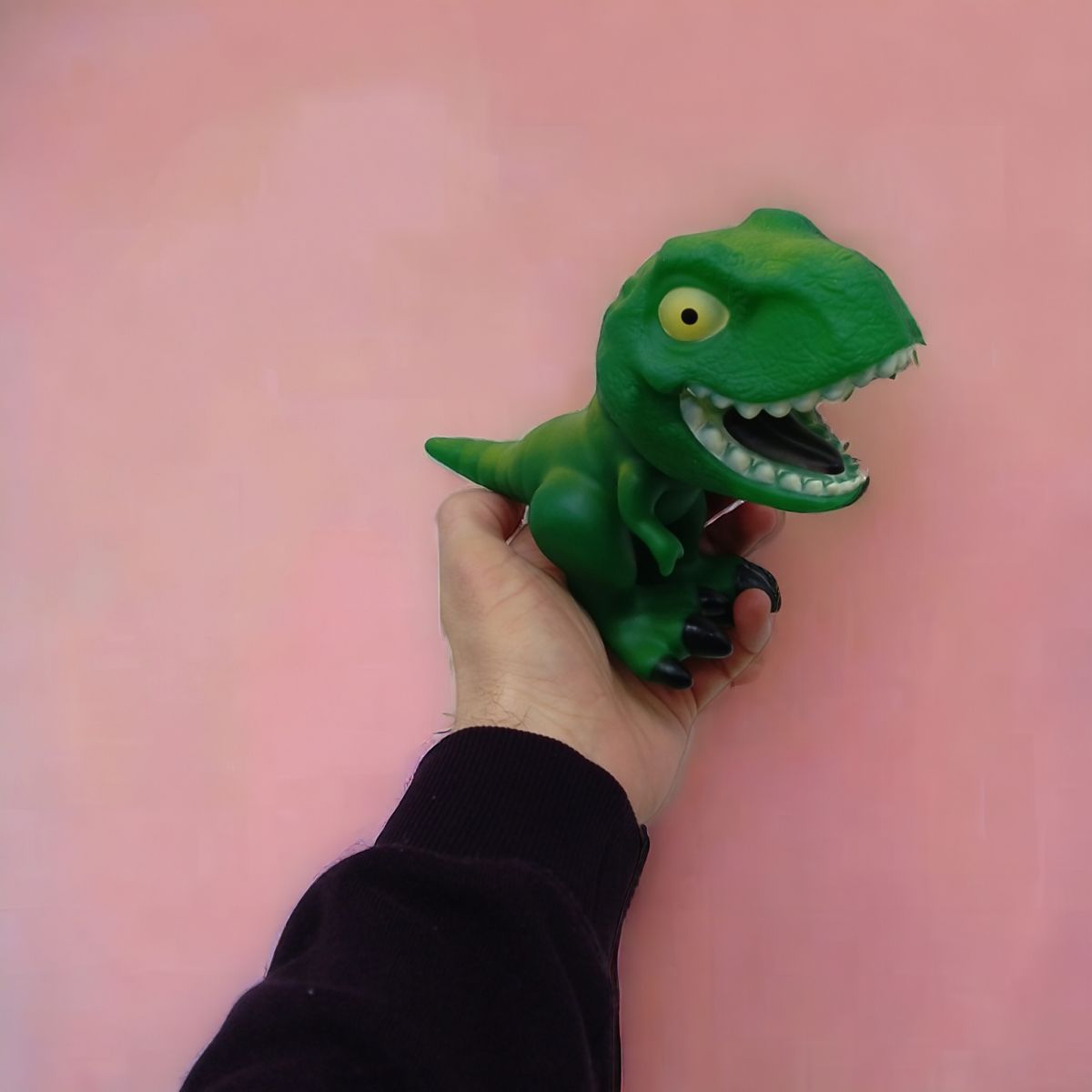 Резиновая игрушка "Динозавр" (коричневый)