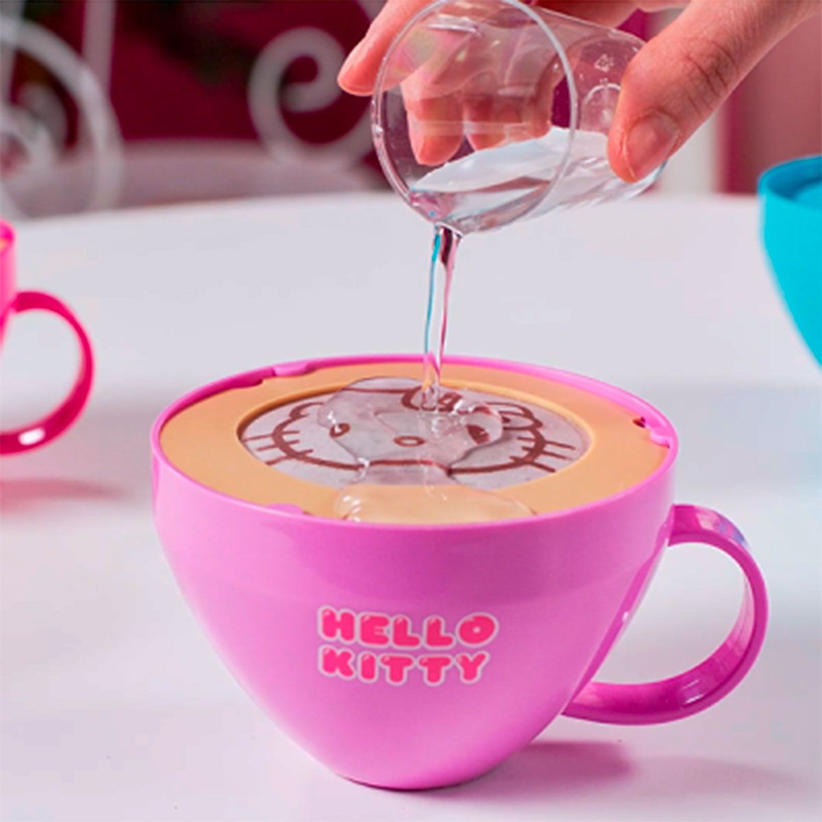 Коллекционная фигурка-сюрприз "Hello Kitty" (розовый)