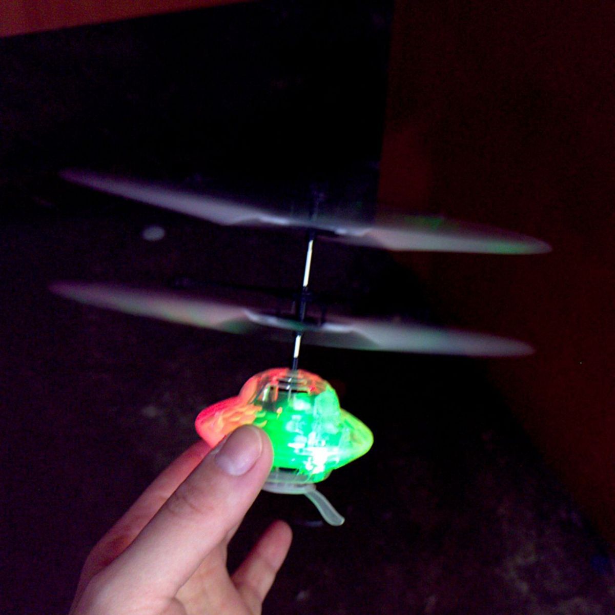 Летающая игрушка-вертолет "Flying", розовая