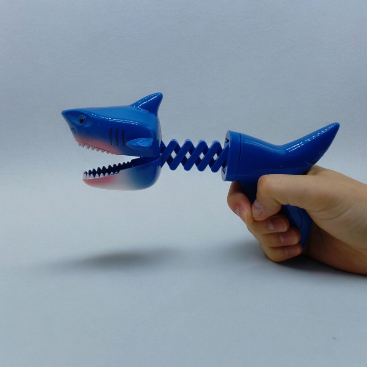 Іграшка-кусачка "Тварини: Акула" (сіра)