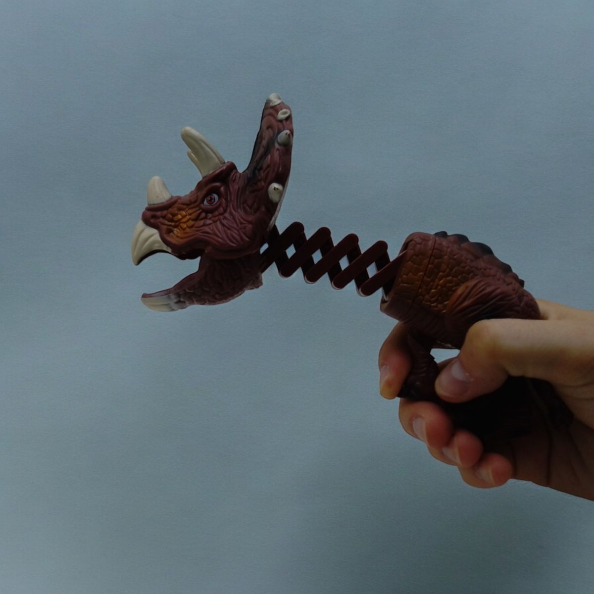 Игрушка-кусачка "Динозавр Трицератопс" (красный)