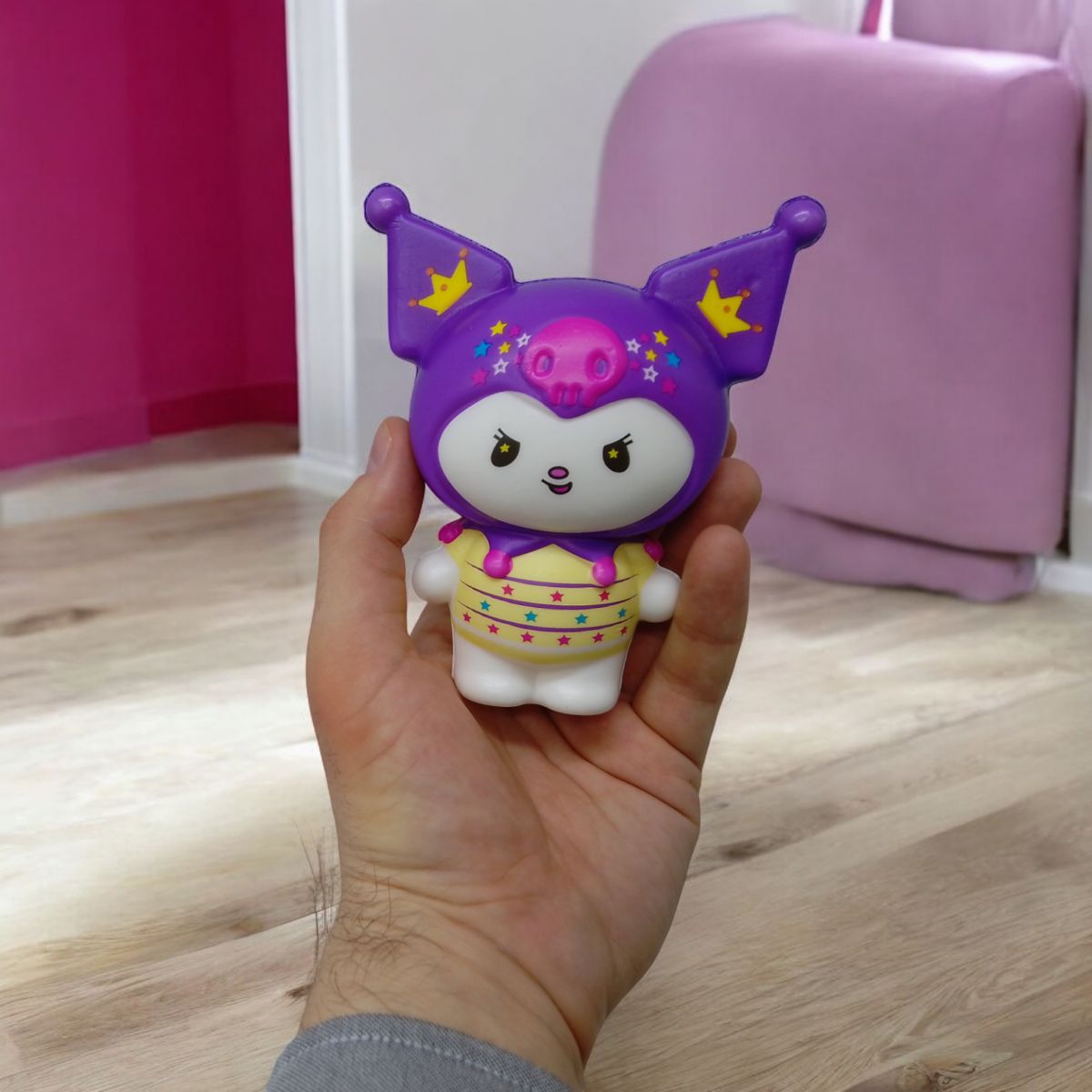 Сквиш-антистресс "Sanrio: Куроми" (10 см), черный, с розовым черепом