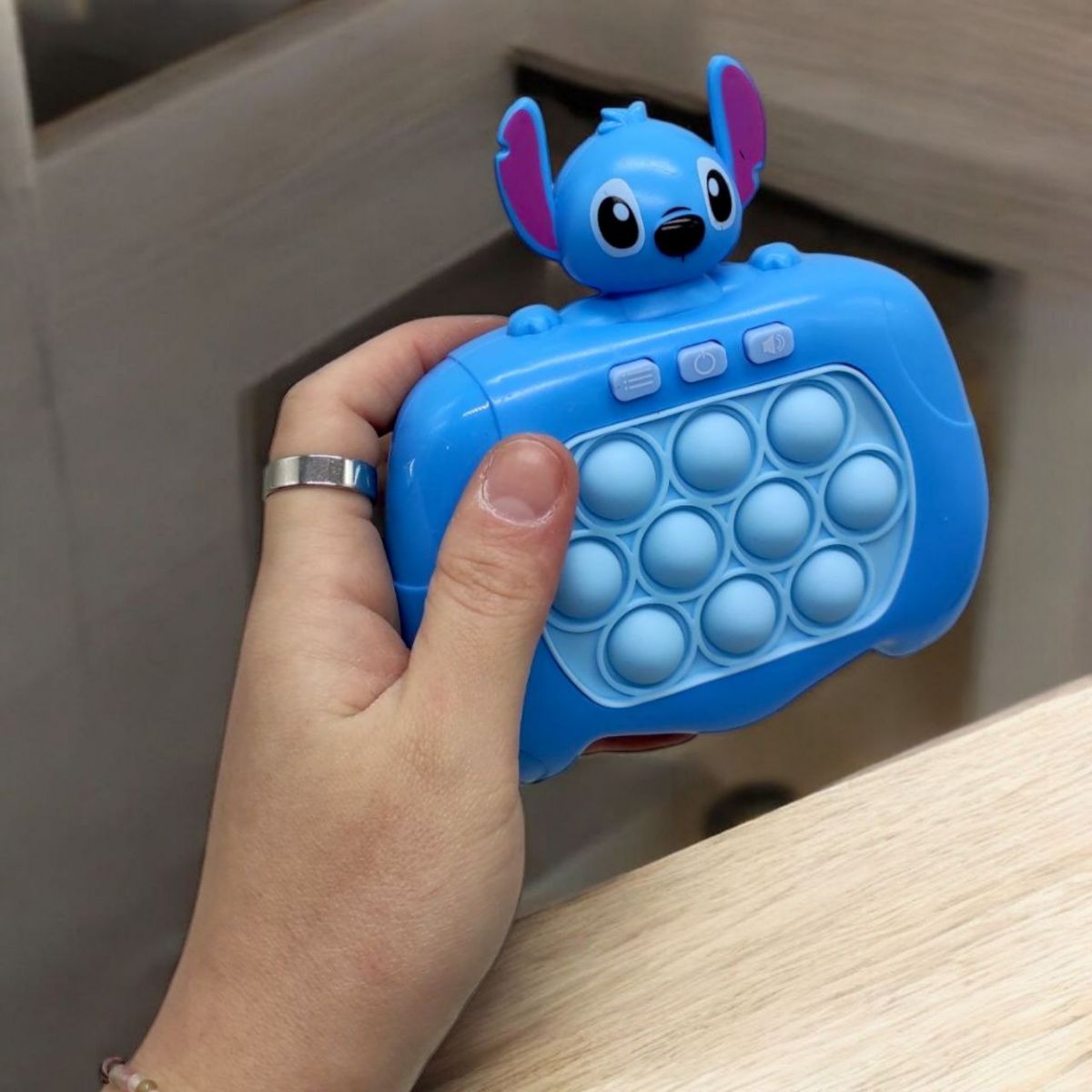 Електронна гра "Finger Press Pop-It Console - Стіч" Електронна гра "Finger Press Pop-It Console - Стіч"