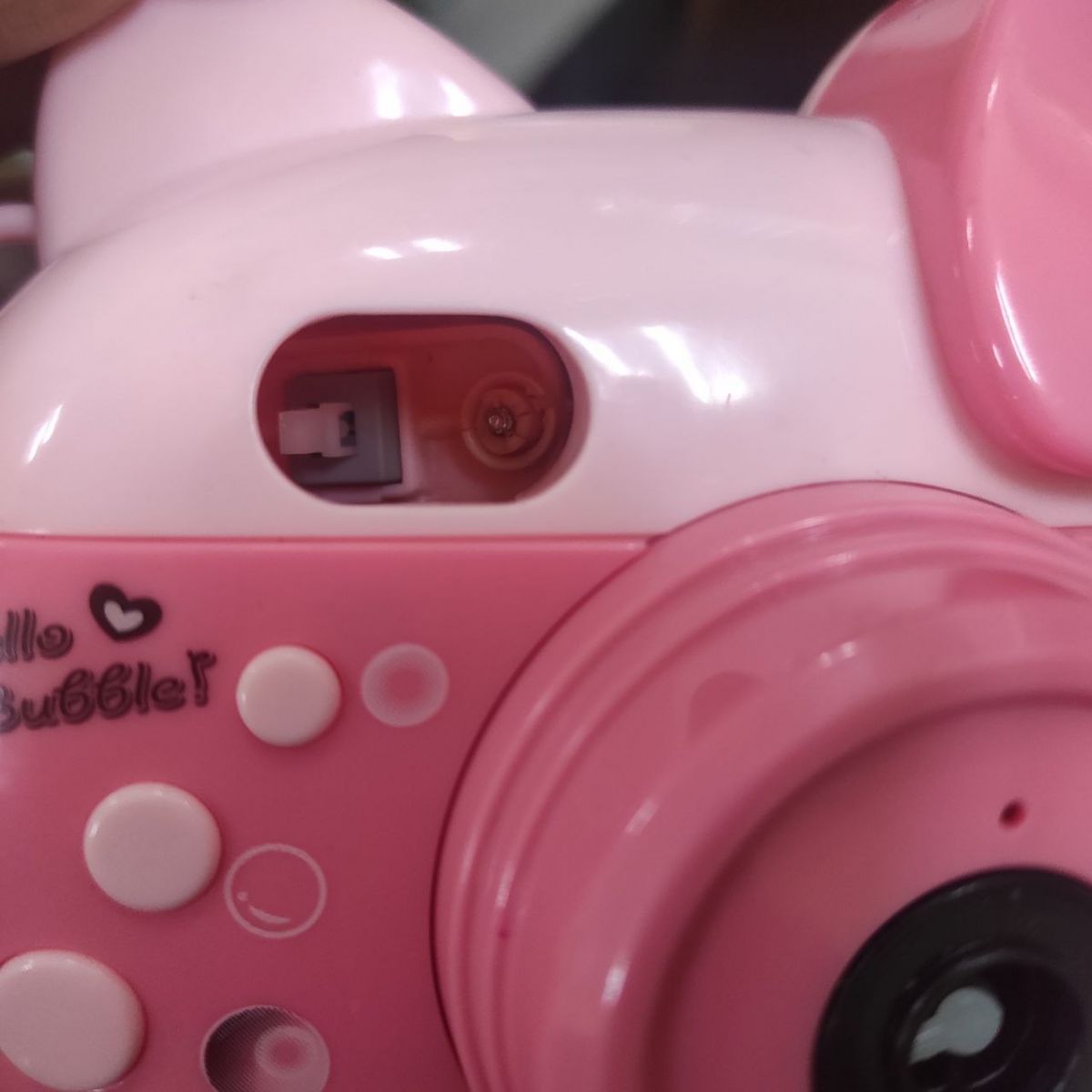 Уцінка. Генератор мильних бульбашок "Камера аніме Hello Kitty" (рожевий) Не фіксується кнопка та пошкоджена упаковка Уцінка. Генератор мильних бульбашок "Камера аніме Hello Kitty" (рожевий) Не фіксується кнопка та пошкоджена упаковка