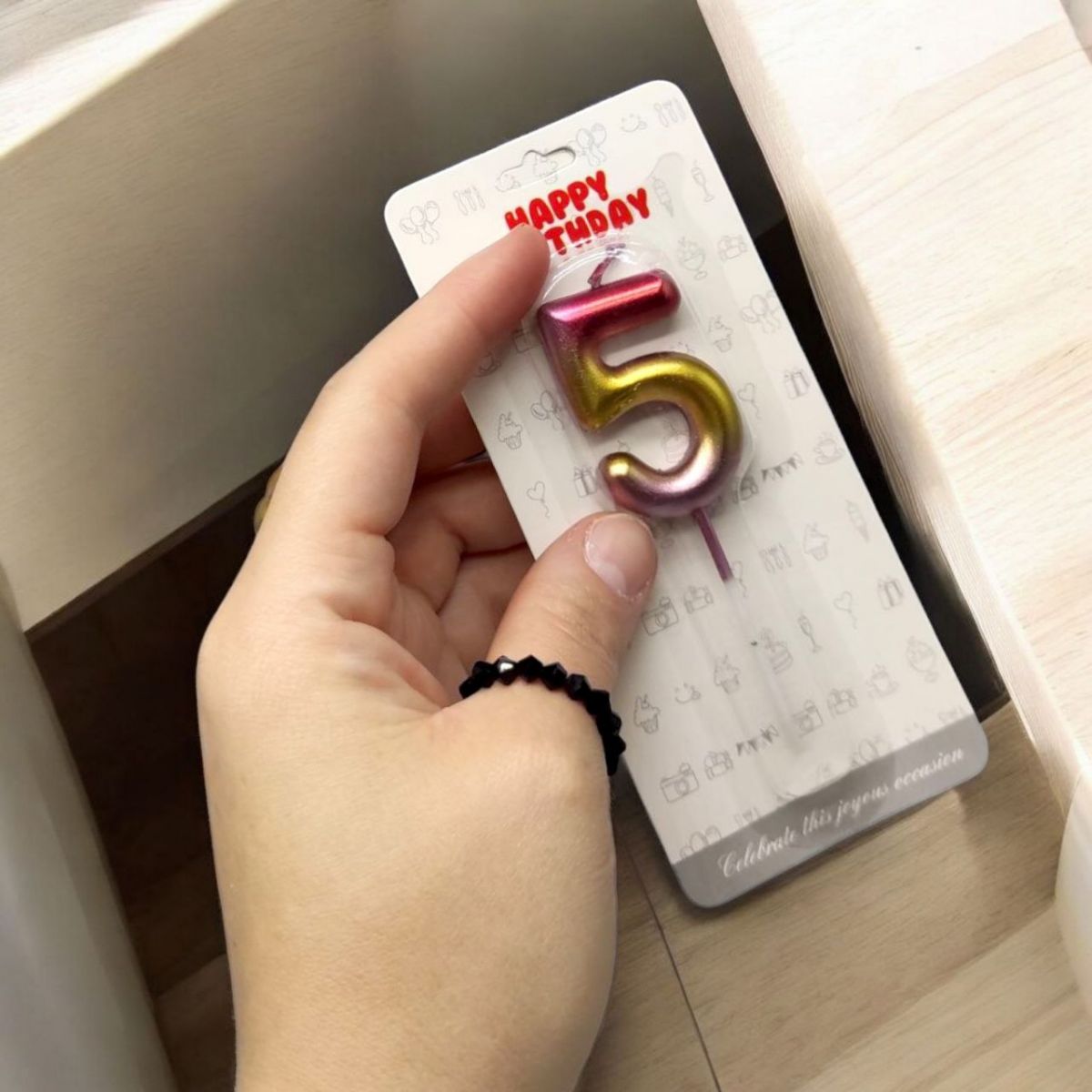Свічка для торта "Цифра 5" металік, різнокольорова фото 2 Свічка для торта "Цифра 5" металік, різнокольорова фото 2