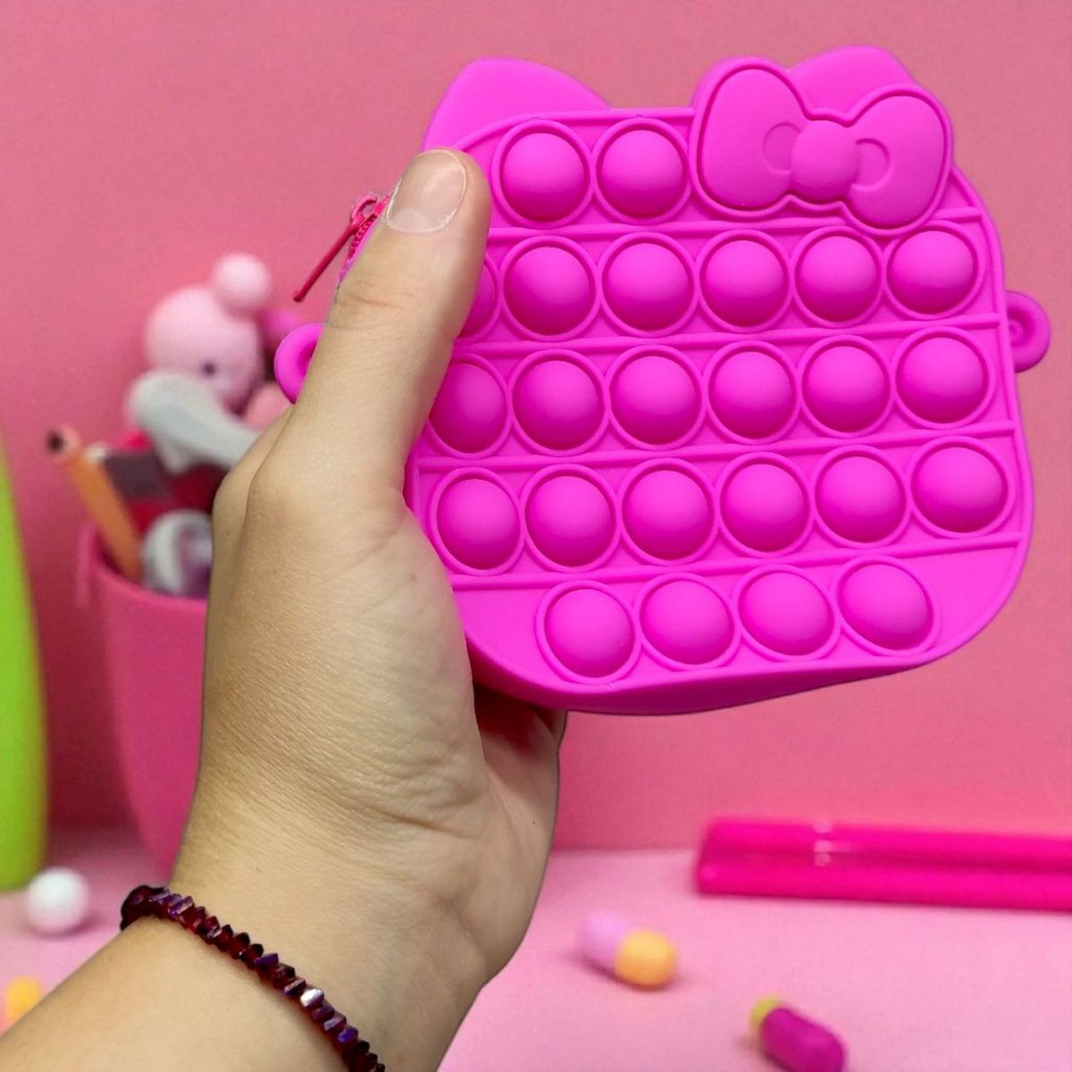 Дитяча сумочка POP IT "Аніме. Санріо - Хелоу Кітті / Hello Kitty", малиновий фото 2 Дитяча сумочка POP IT "Аніме. Санріо - Хелоу Кітті / Hello Kitty", малиновий фото 2