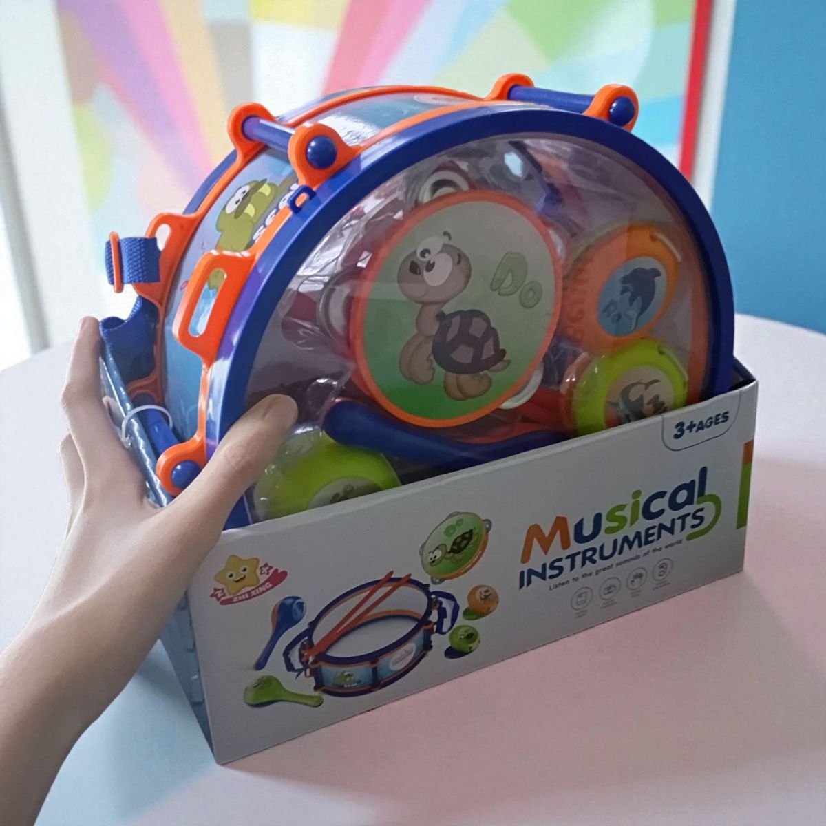Набор музыкальных инструментов барабан: 28х28х12 см, барабанные палочки, маракасы, бубен, кастаньеты, ремешок, в коробке  фото 2