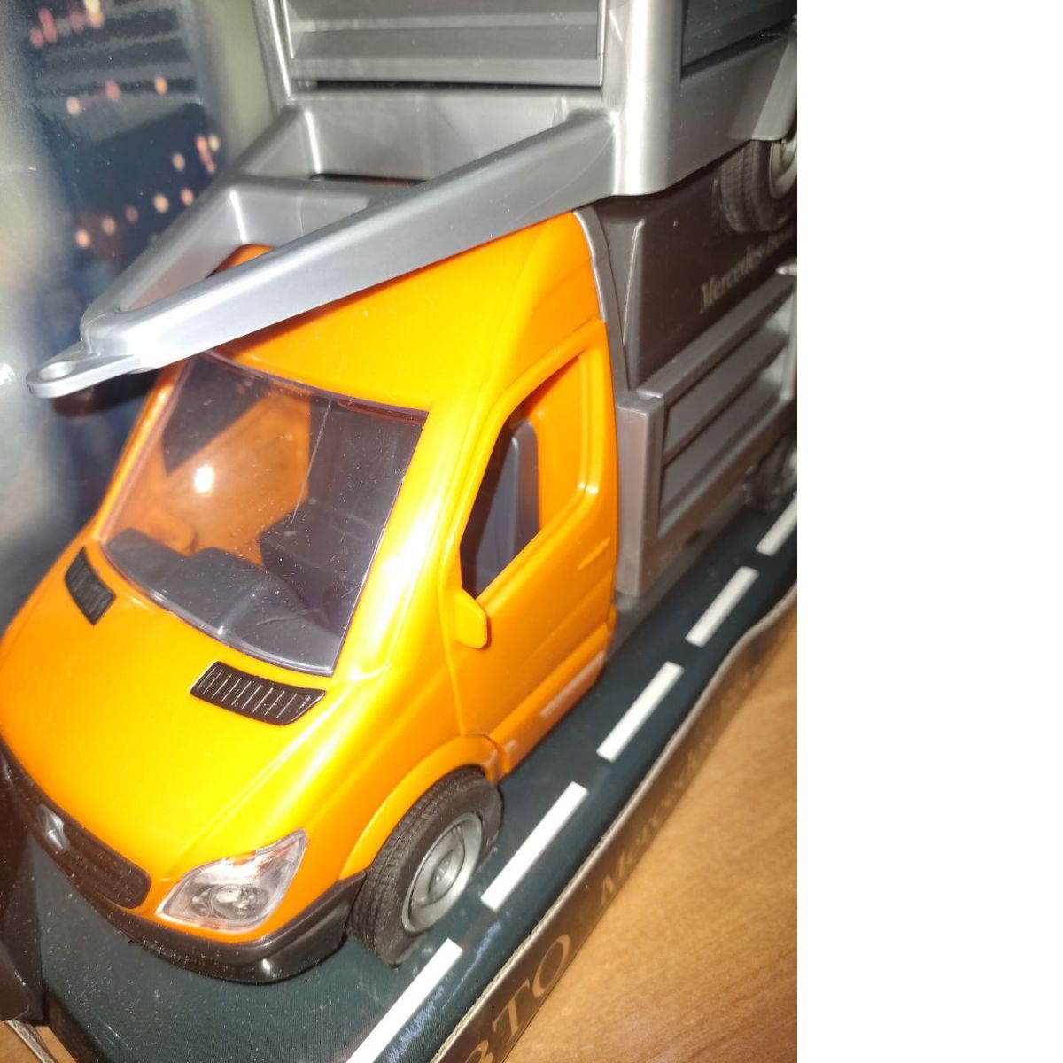 Уцінка.  Набір з бортовою машиною "Mercedes-Benz Sprinter" Тріщина на лобовому склі  фото 2 Уцінка.  Набір з бортовою машиною "Mercedes-Benz Sprinter" Тріщина на лобовому склі  фото 2