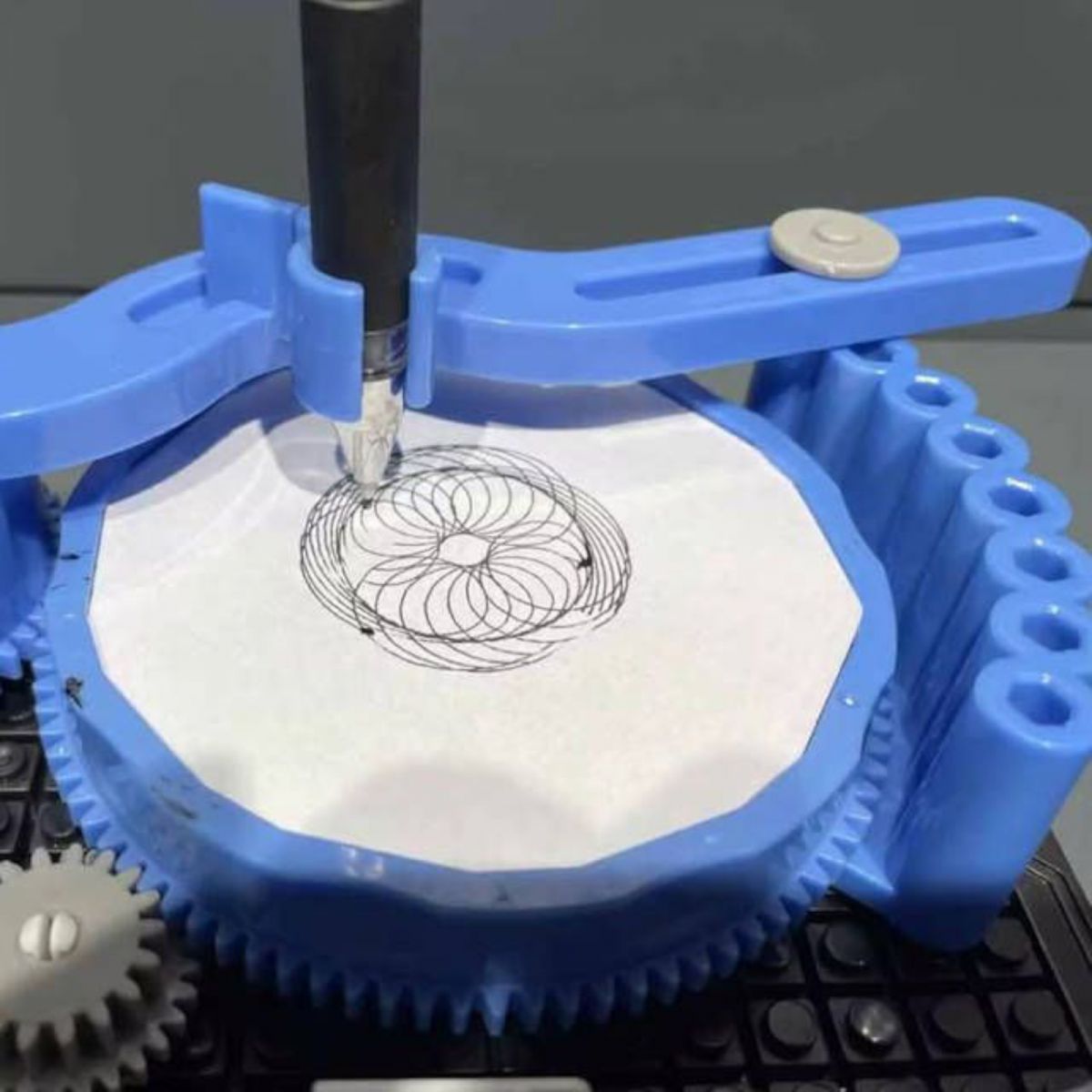 Конструктор електронний “Спірограф”, 37 елементів, 48 візерунків, QR-код з відео майстер-класом, на батарейках, інструкція, в коробці  фото 2