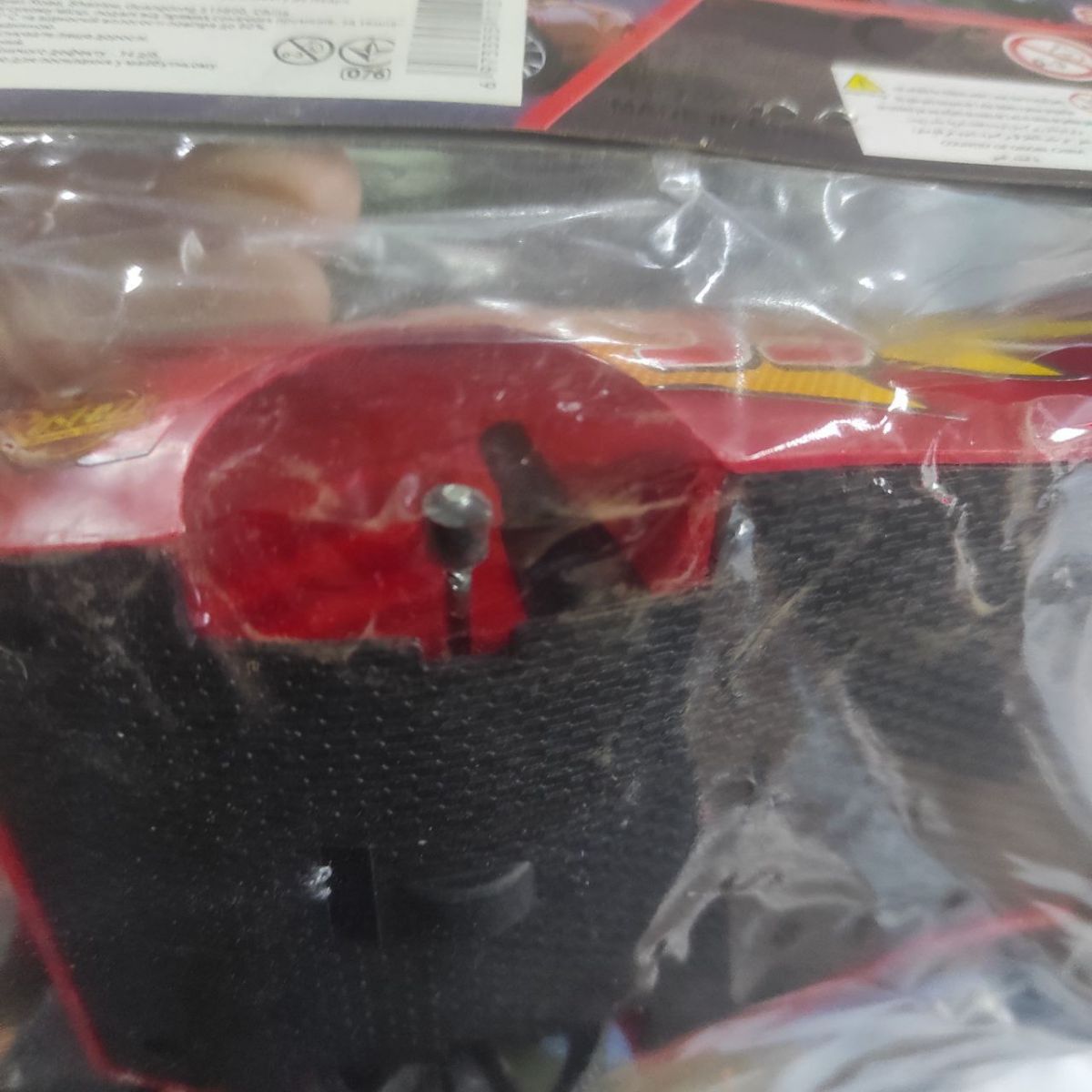 Уценка.  Уценка.  Набор машин Тачки инерция 3шт.  в пакете - поврежденная упаковка Нет одного колеса  фото 2