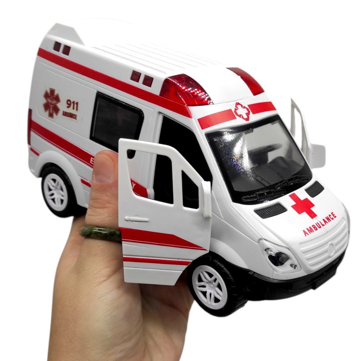 Машина на батарейках "Скорая помощь" свет, звук, в коробке 20,4*11,3*9 см  фото 2