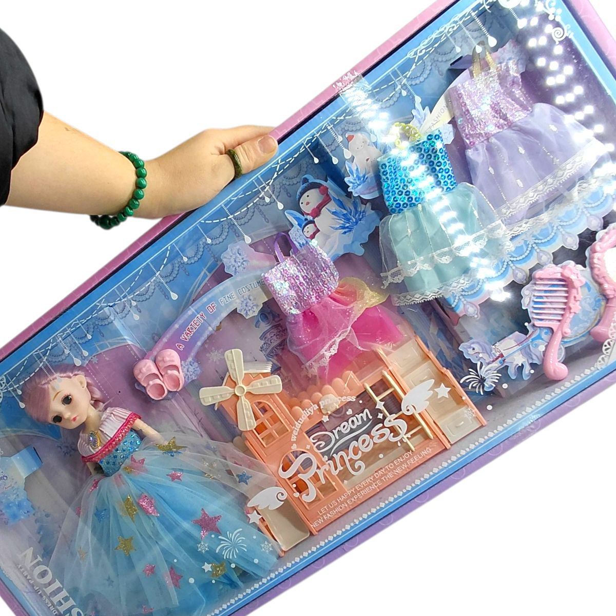 Кукла (высота: 27 см, шарнирные соединения, прошитые волосы, съемная одежда, обувь, 3 дополнительных платья, аксессуары, кроватка с горкой)  фото 2