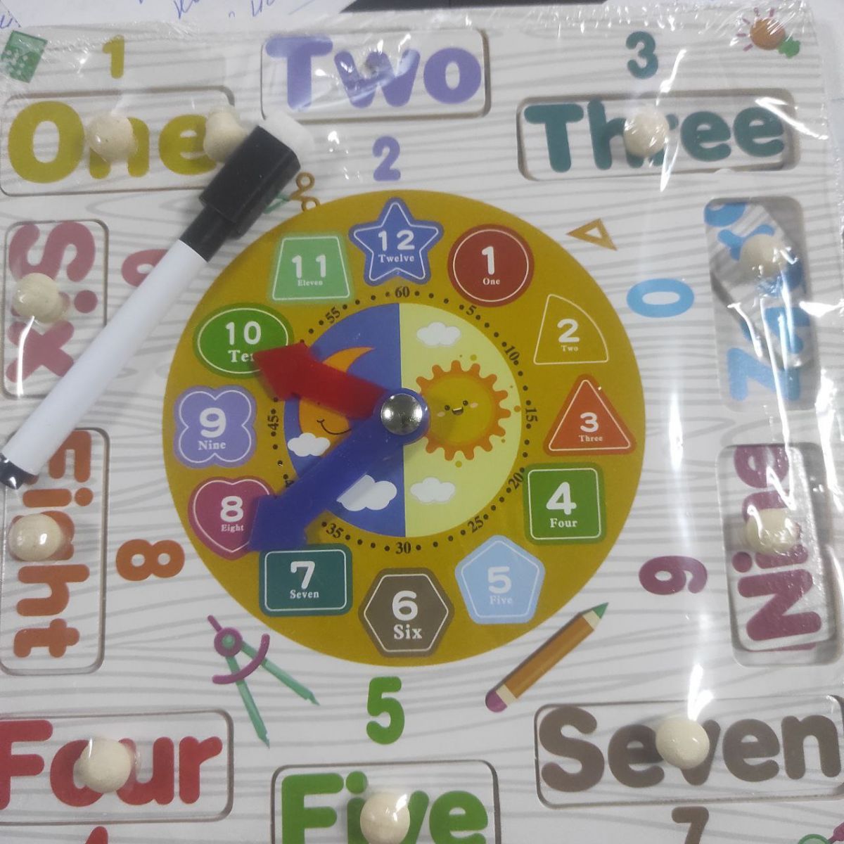 Уцінка.  Вкладиші дерев’яні (годинник, дошка для малювання, маркер “пиши-стирай”) мікс видів Не вистачає одного тримача та пошкоджене пакування  фото 2