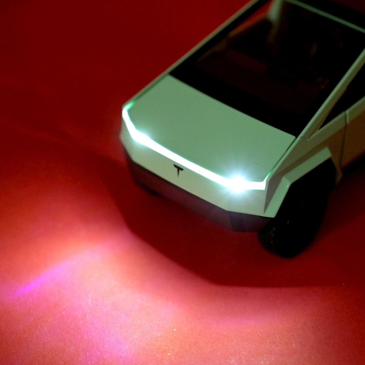 Машина мет.  1:32 Tesla pickup truck beach, батар, світло, звук, відкр. двері, короб.  19,5*9*9см  фото 2