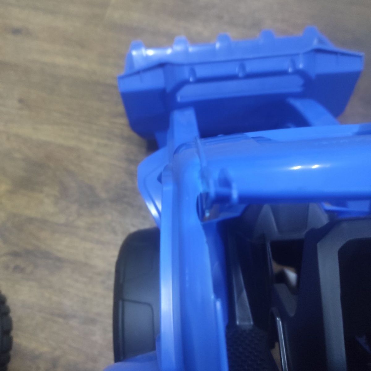 Уценка.  Машинка пластиковая гигант Maximus бульдозер, 68 см, синий Скол на пластике  фото 2