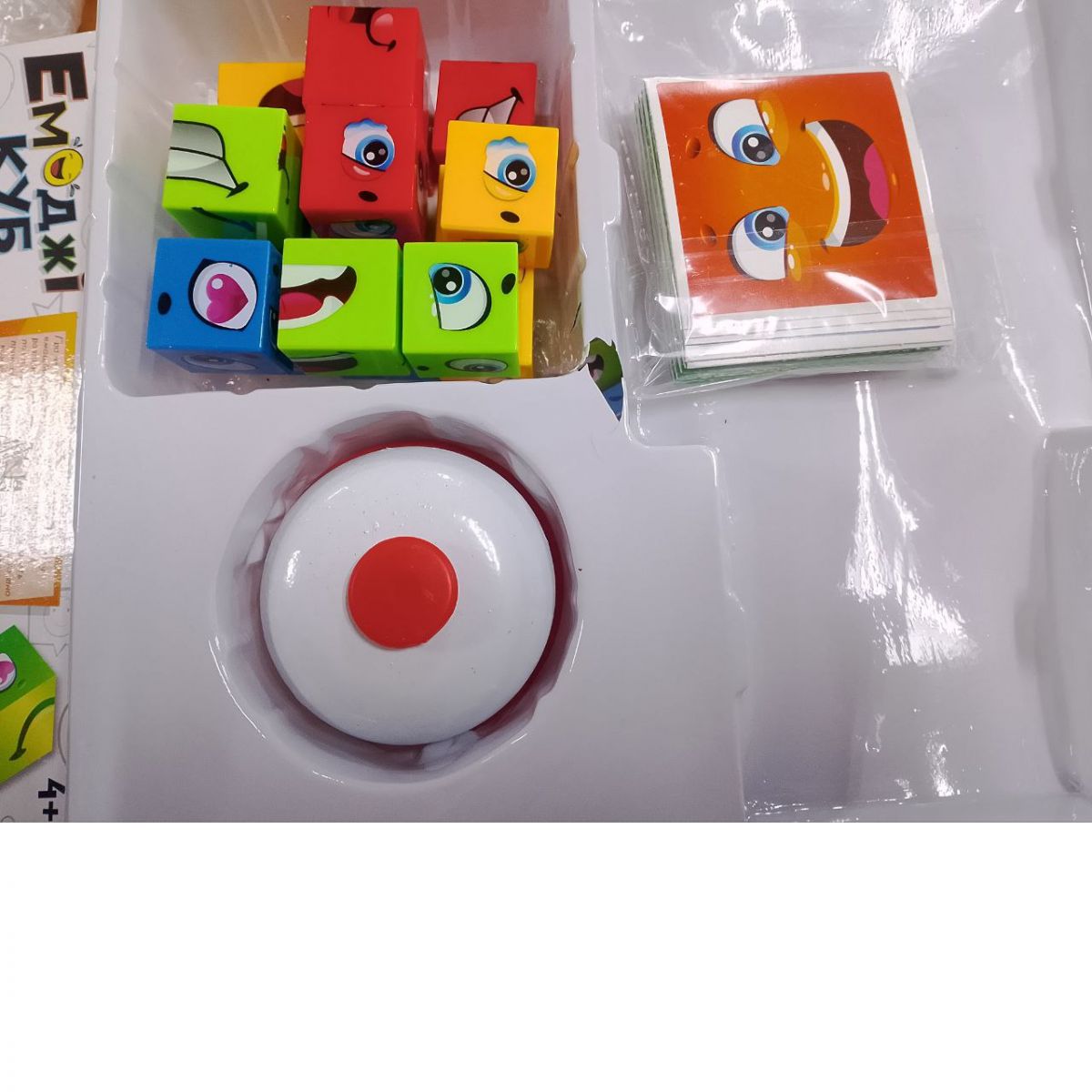 Уценка.  Настільна гра "Емоджі куб" 68831 "4FUN Game Club", 48 карток, дзвінок, кубики, в коробці   Битый блистер  фото 2