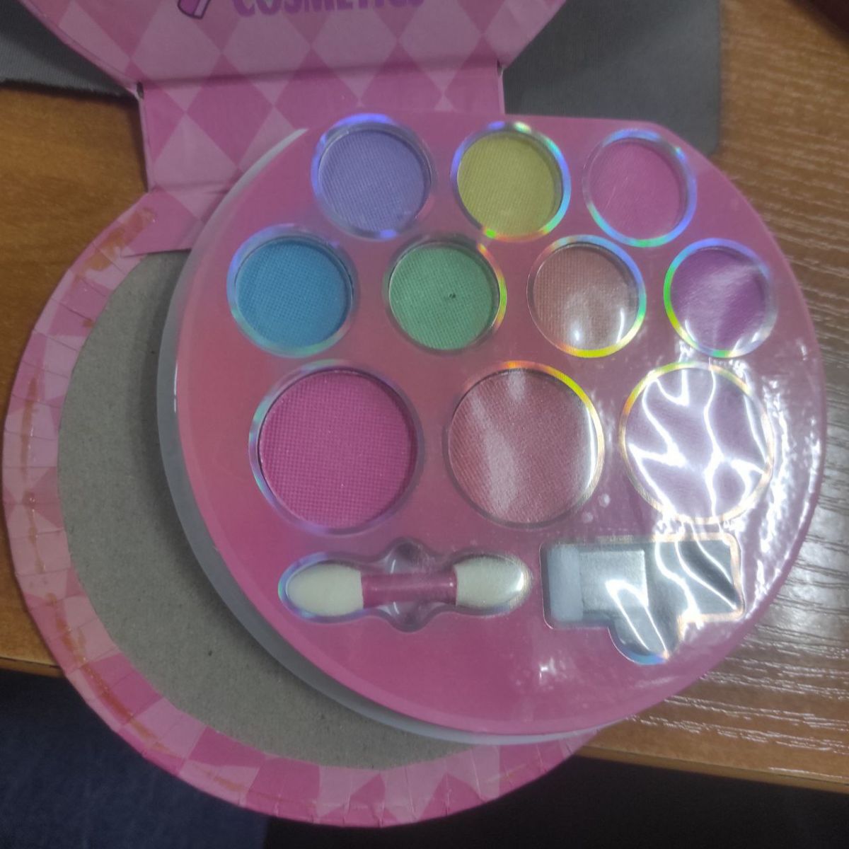 Уцінка.  Косметика румяна, тіні, аплікатори, в пакеті   Основа відійшла від упаковки  фото 2