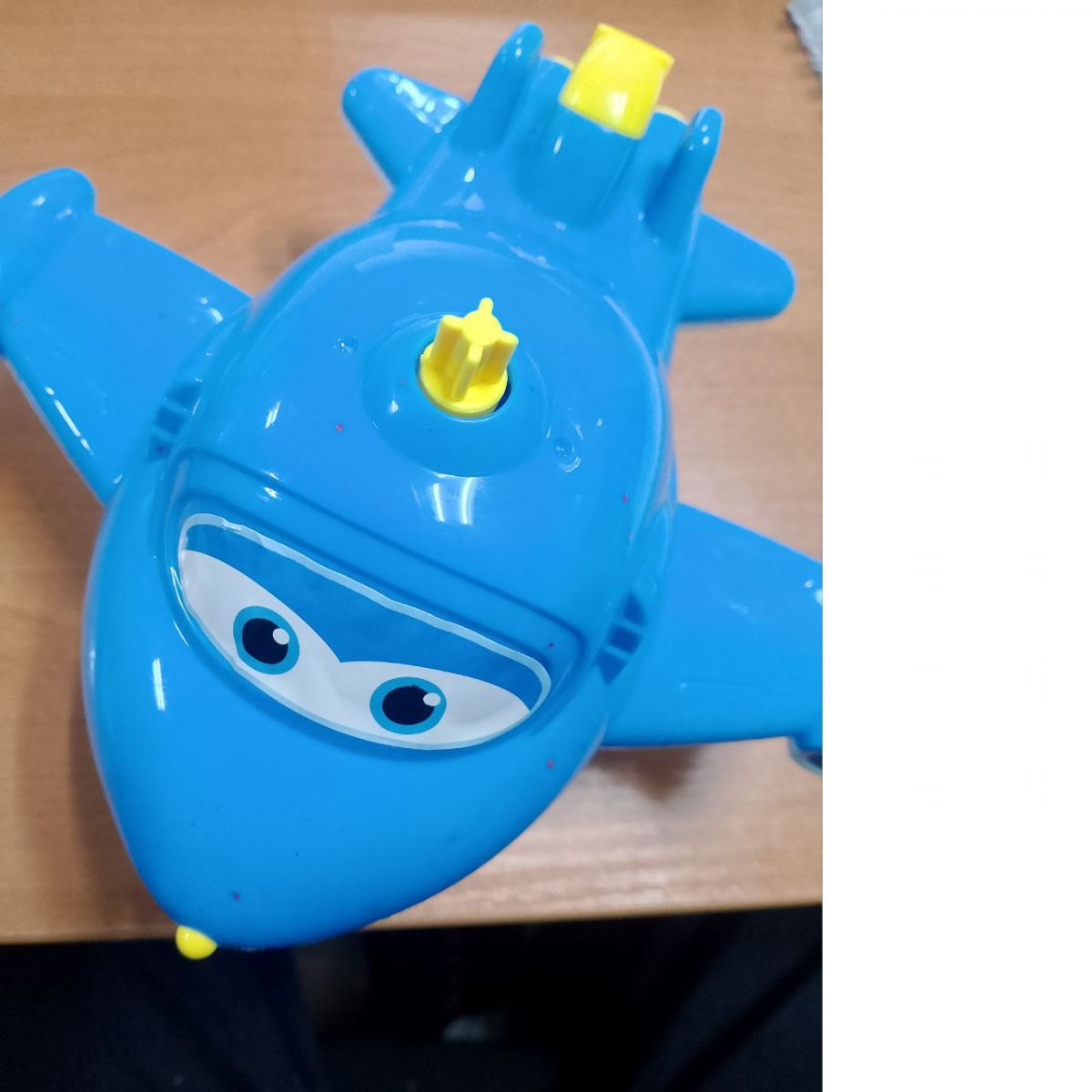 Уцінка.  Каталка з ручкою "Літак", світло (синя) Весь в пятнах краски  фото 2