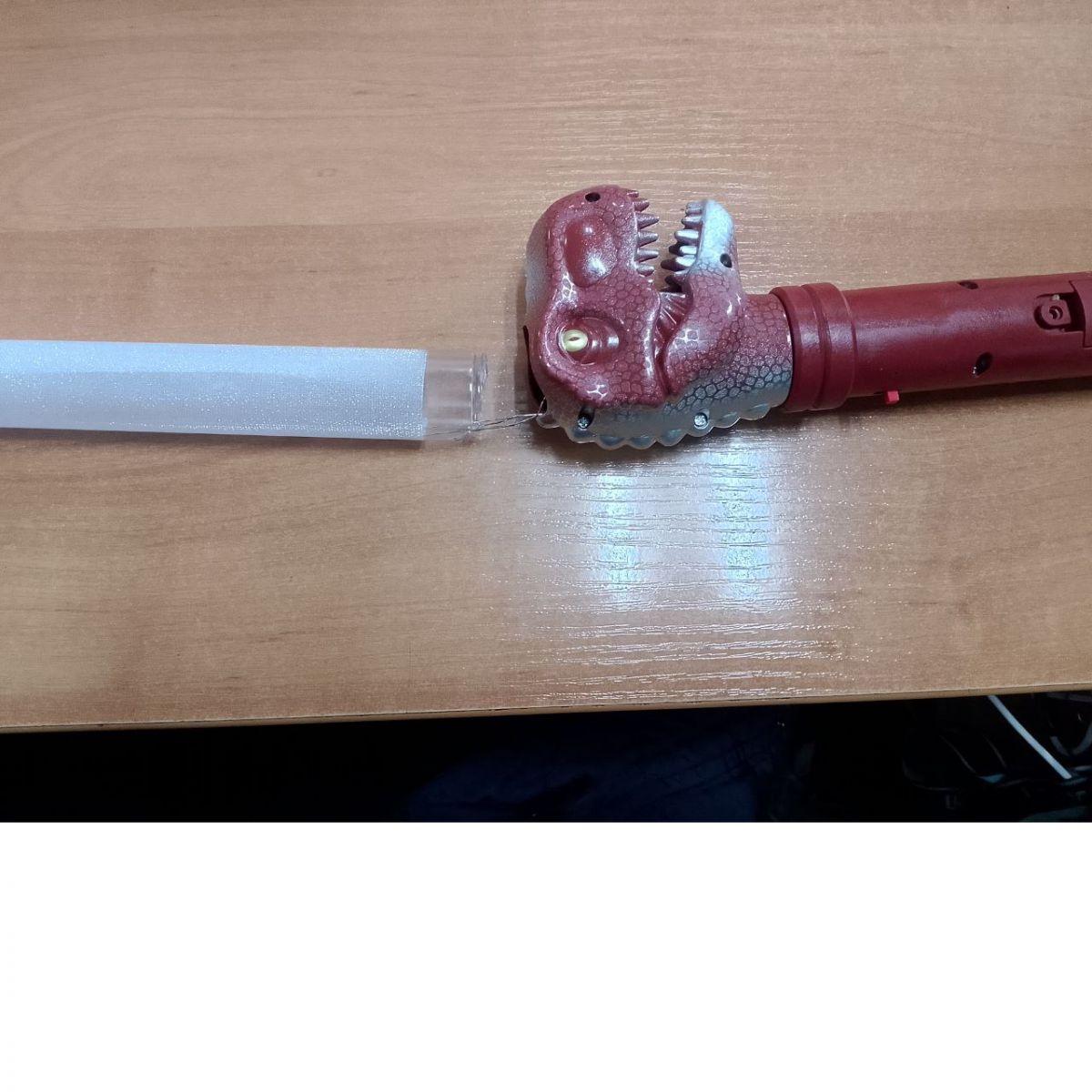 Уценка.  Меч "Динозавр", свет, звук, 70 см (коричневый) - Сломан  фото 2