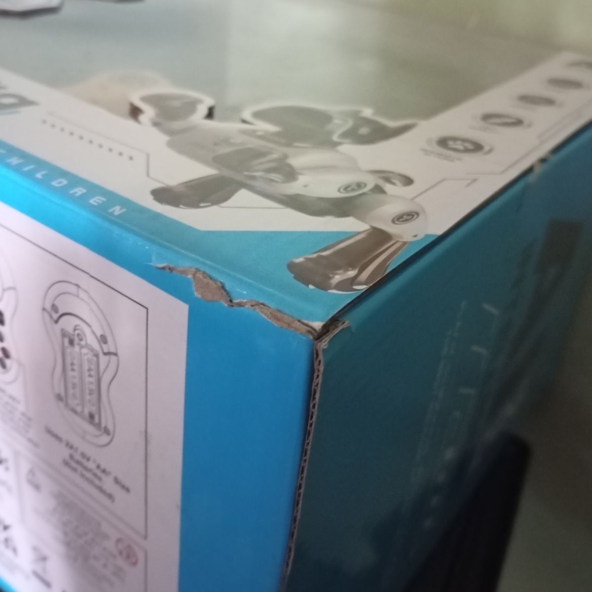 Уцінка.  Песик на радіокеруванні (акум.  3,7 V, пульт 2,4 Ghz, музика, підсвічування, звуки, USB-кабель, сенсорний датчик, історії англійською мовою, танцює, виконує команди, регулювання гучності (жовтий) - НЕЗНАЧНИЙ ДЕФЕКТ УПАКОВКИ  фото 2