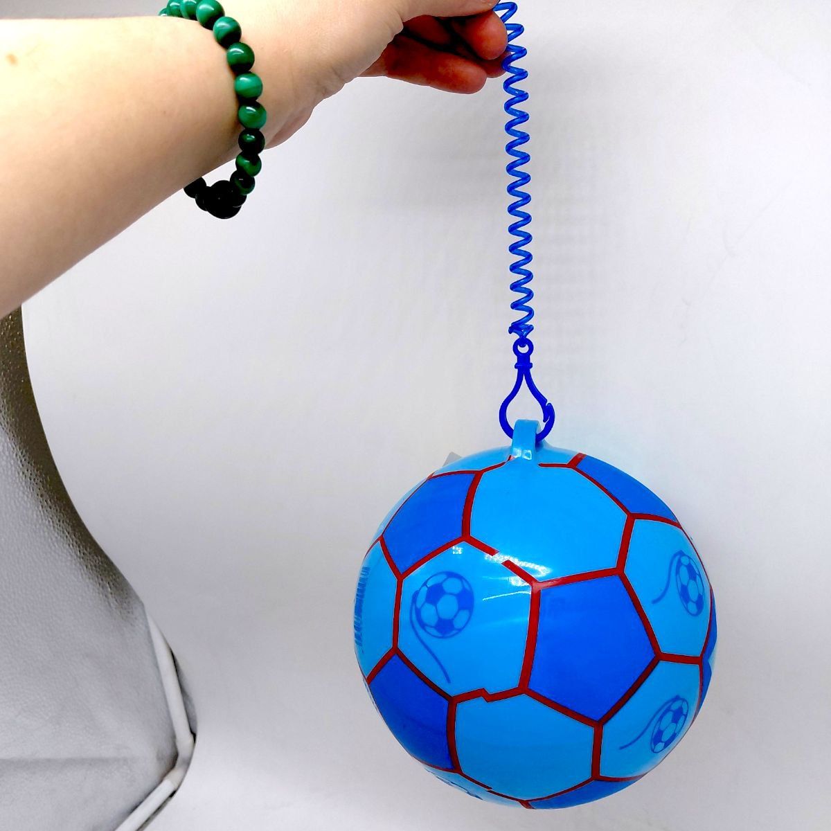 М'яч гумовий, діаметр 17 см, карабін з пружинкою, СИНІЙ  фото 2