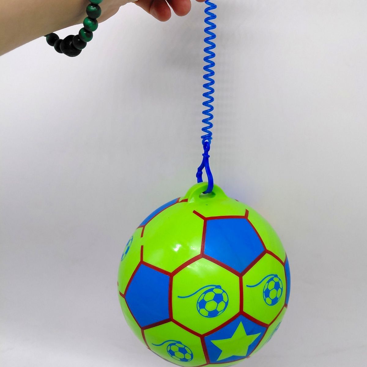 М'яч гумовий, діаметр 17 см, карабін з пружинкою, ЗЕЛЕНИЙ  фото 2