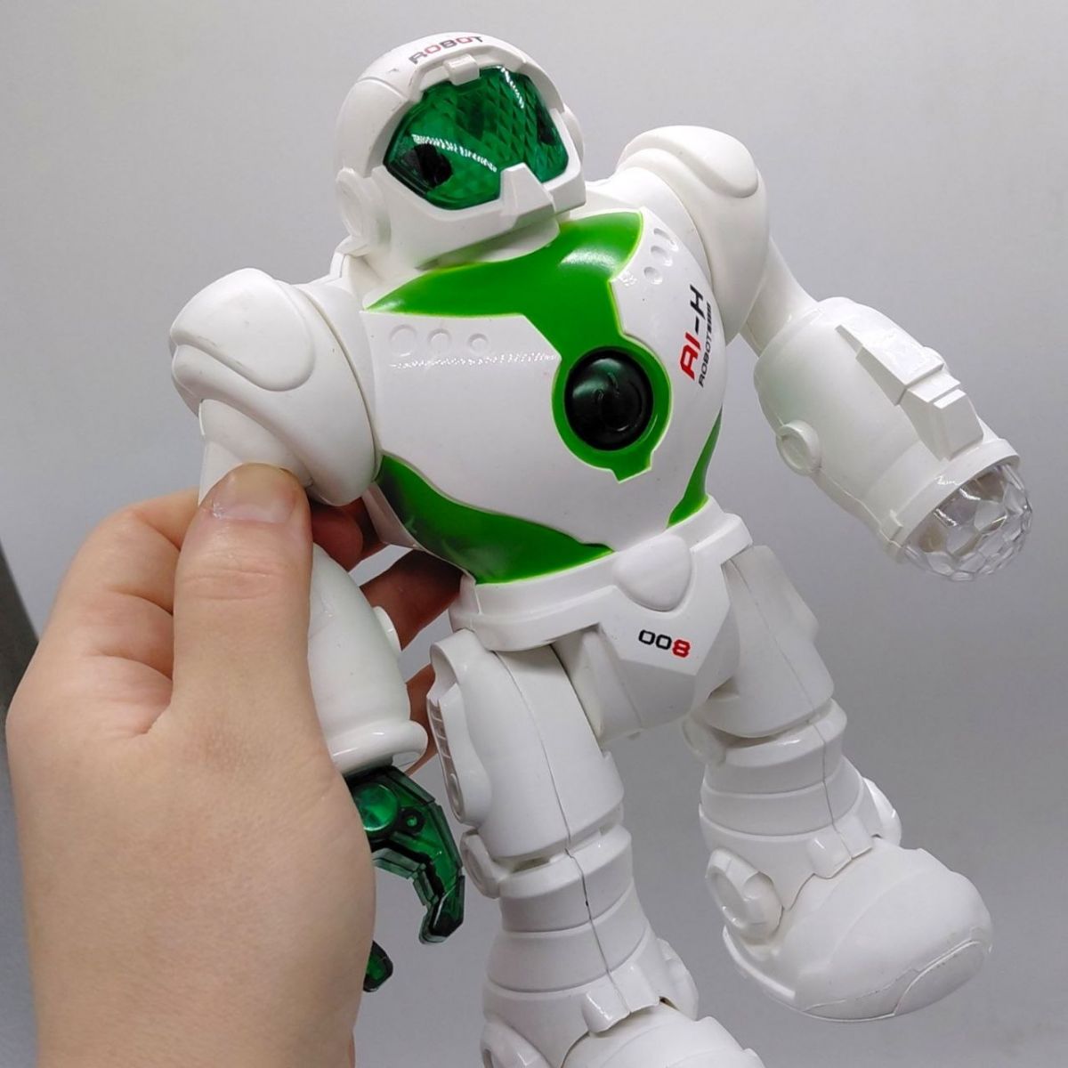 Робот на батарейках (світо, звук, ходить, в коробці)  фото 2