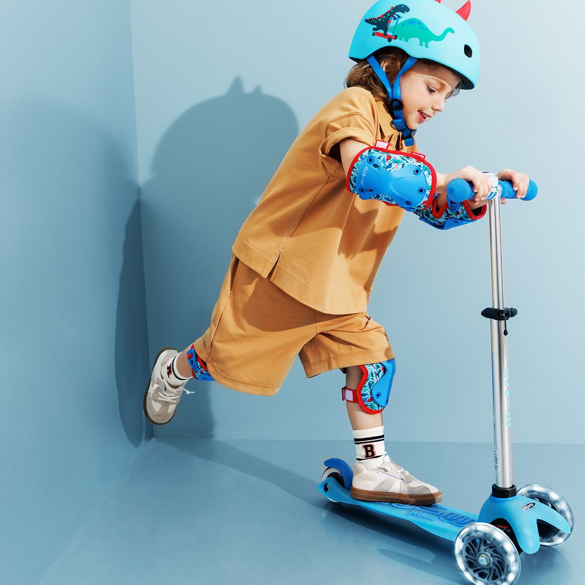 Самокат Micro серии Mini Deluxe Glow LED - Арктический синий  фото 2