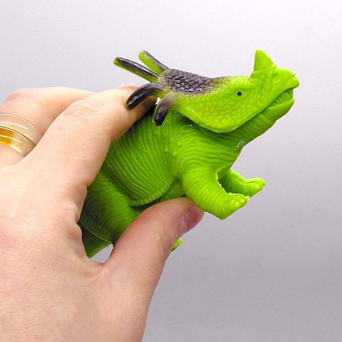 Гумовий динозавр "Dino World" (ХАКІ)  фото 2