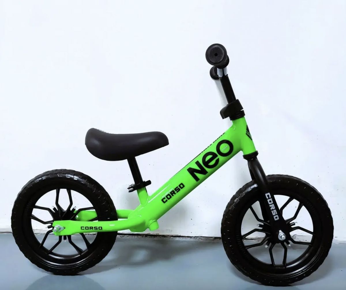 Двоколісний дитячий біговел-велобіг, колеса ЕВА (піна) 12 дюймів, з підсвіткою, зелений  фото 2