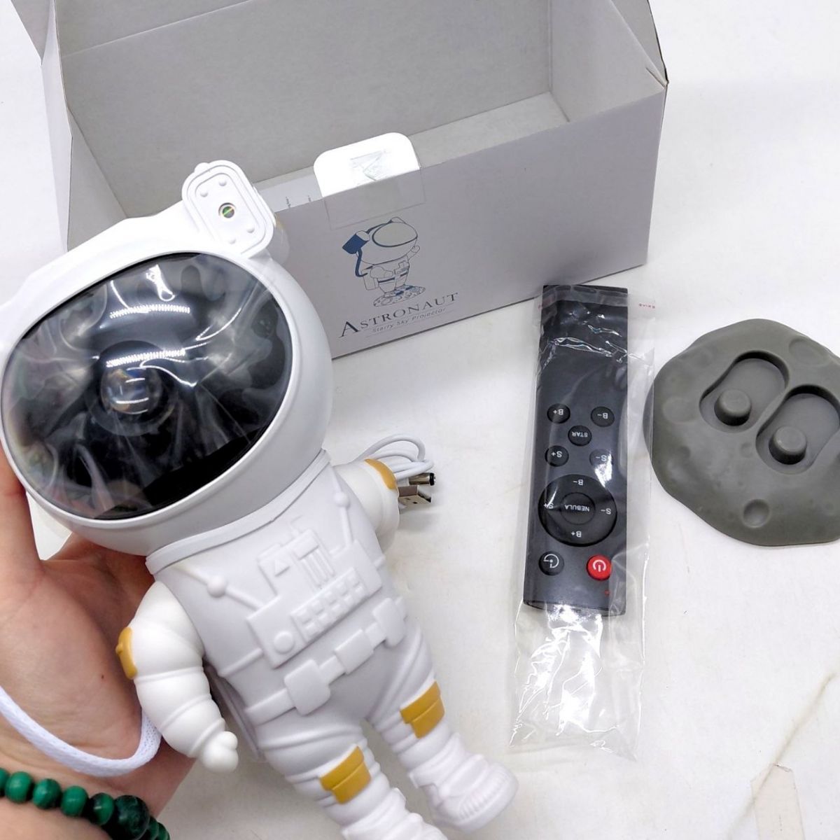 Нічник-проектор "Зоряне небо.  Космонавт" з пультом та зарядкой (короб.  12,3*11,5*24 см)  фото 2