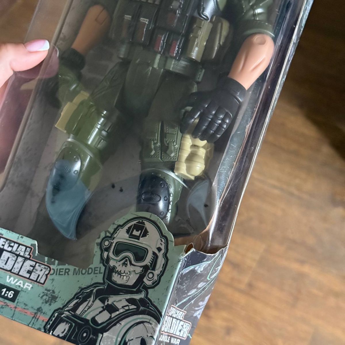 Уценка.  Игровая фигурка "Солдат.  JUNGLE WAR", 31 см, ЗЕЛЕНЫЙ (ВИД 3) - Помята коробка  фото 2