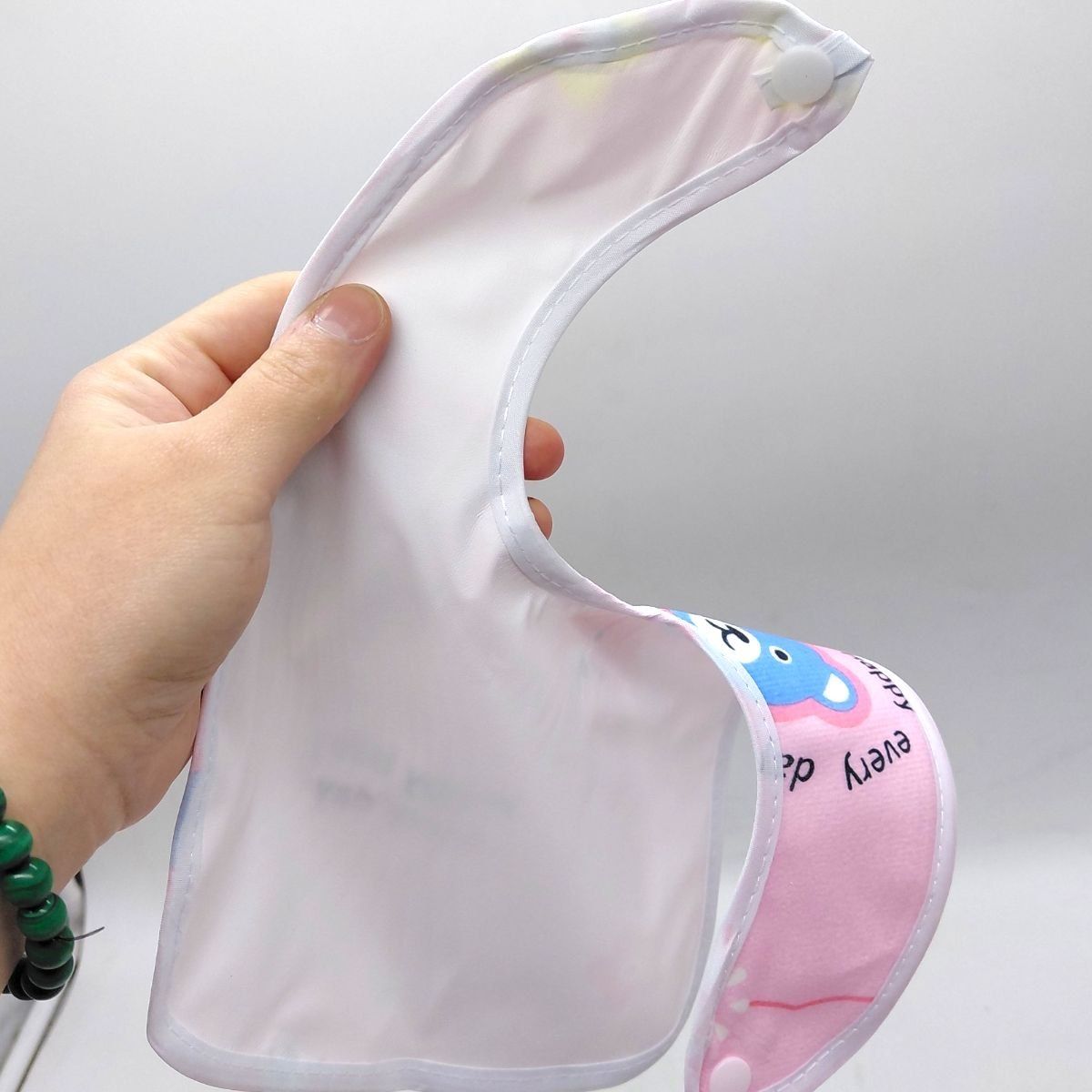 Слюнявчик тканевый на кнопке ЖЕЛТЫЙ - МАШИНЫ  фото 2