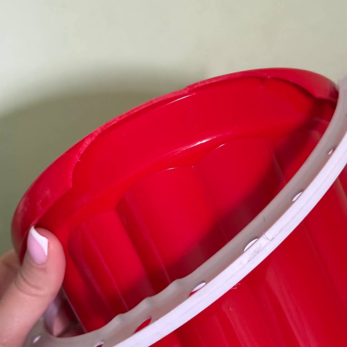 Уценка.  Ведро Бамсик (красное) - Надбито ведерко  фото 2