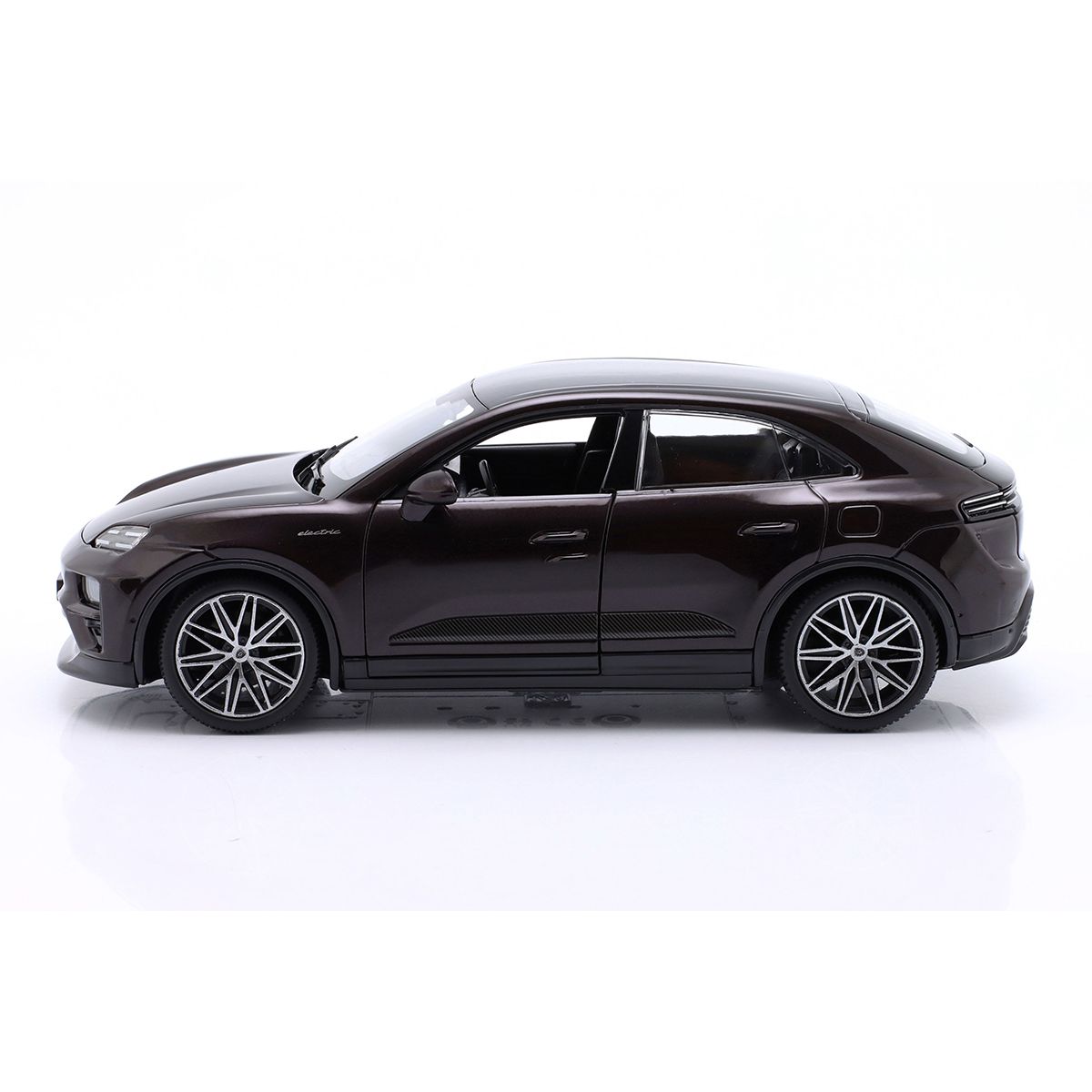 Автомодель - Porsche Macan 4 Electric (черный, 1:24)  фото 2