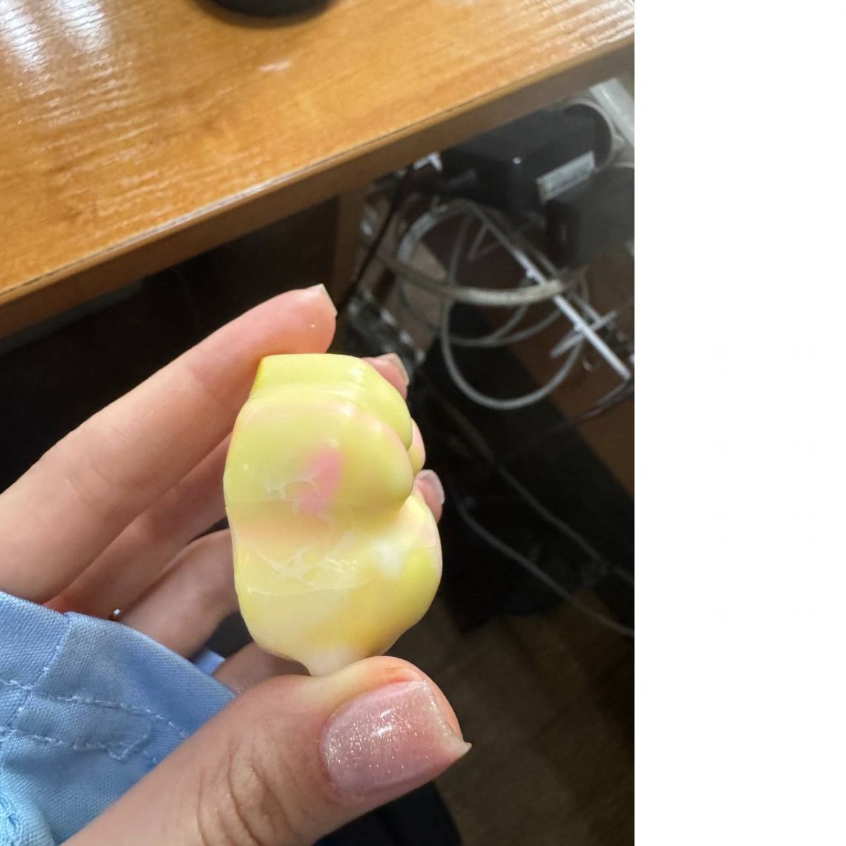 Уценка.  Игрушка-антистресс (сквиш) "Crisp Choco squishy: Лапка" Треснутая оболочка  фото 2