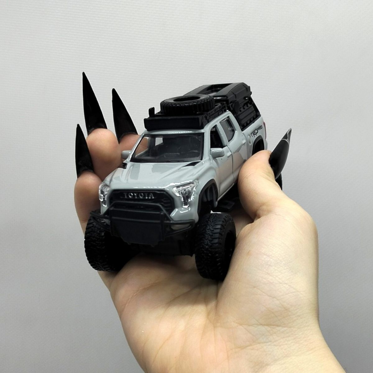 Машинка игрушечная Rebels 4х4 Toyota (СЕРЫЙ)  фото 2