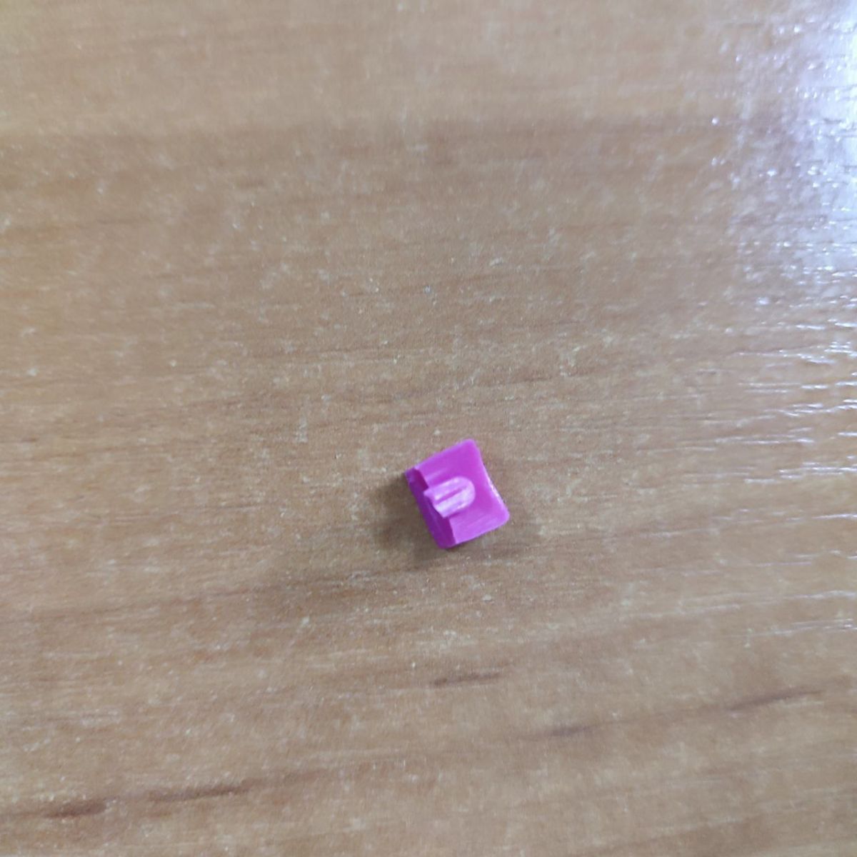 Уцінка.  Каталка Ролоцікл (рожевий) - відламаний невеликий шматок пластику, візуально непомітно