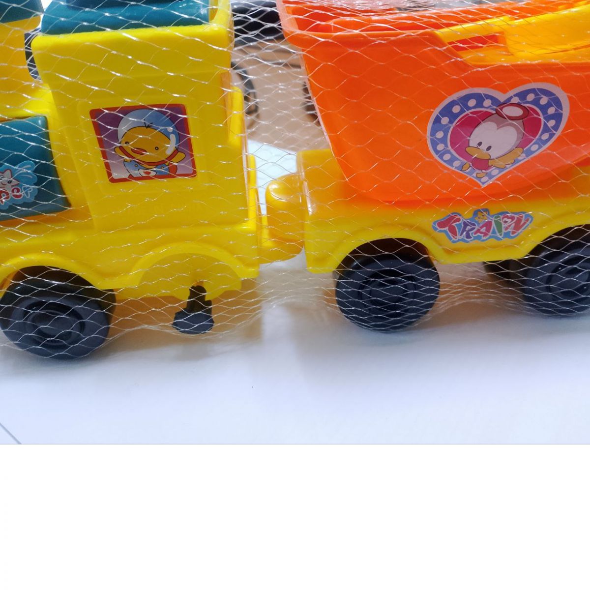 Уцінка.  Потяг з пісочним набором (лопатка, грабельки, сито, формочка), мікс кольорів  Зломане колесо  фото 1