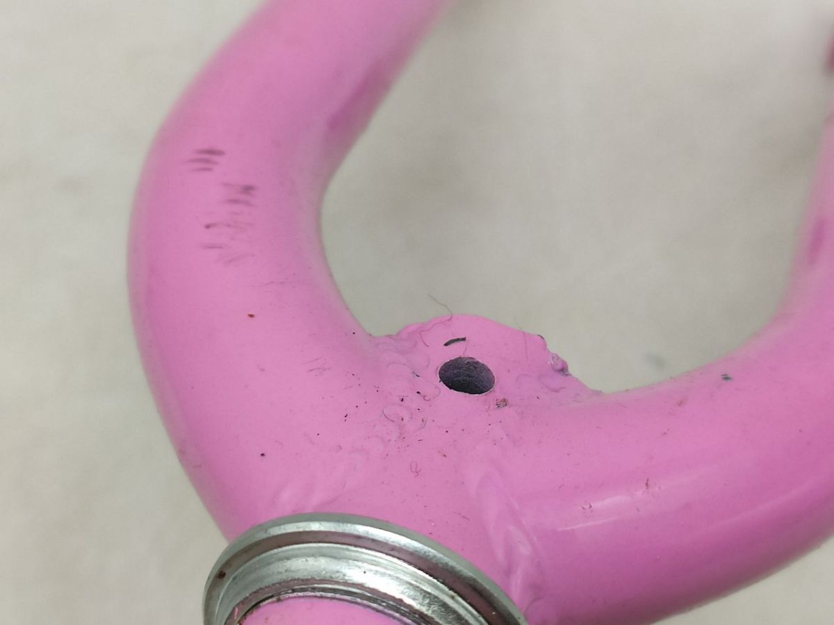 Уценка.  Велосипед 2-х колесный "Hello Kitty" - Поцарапанная рама и декоративные элементы