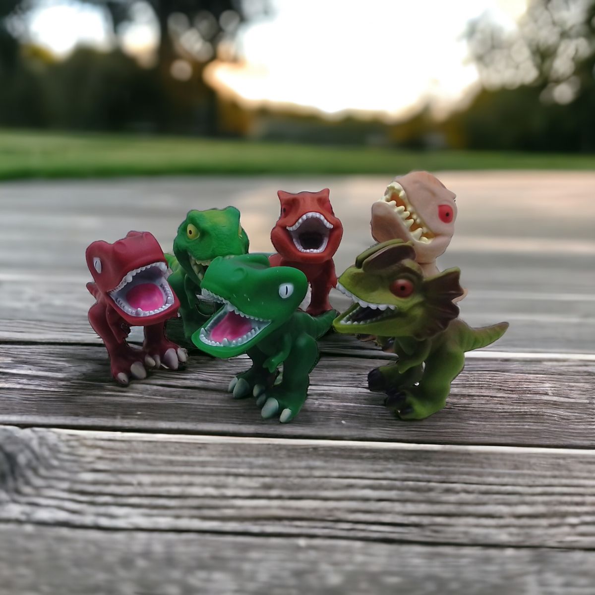 Гумова іграшка "Динозавр" (темно-зелений)